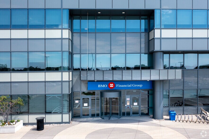 2465 Argentia Rd, Mississauga, ON à louer - Photo du bâtiment - Image 3 de 5