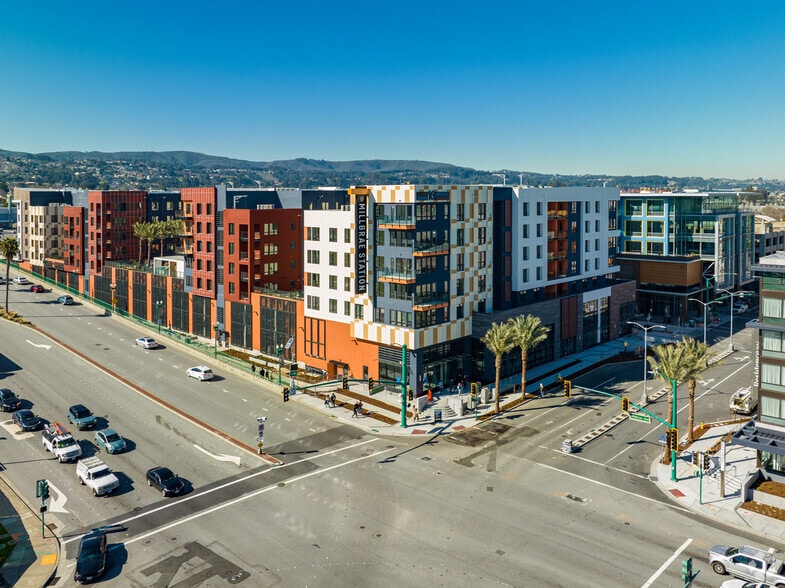 166 N Rollins Rd, Millbrae, CA for lease - Primary Photo - Image 1 of 38