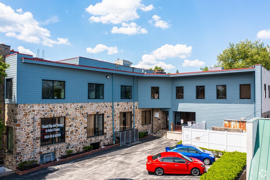 525 West Chester Pike, Havertown, PA à louer - Photo du bâtiment - Image 3 de 5