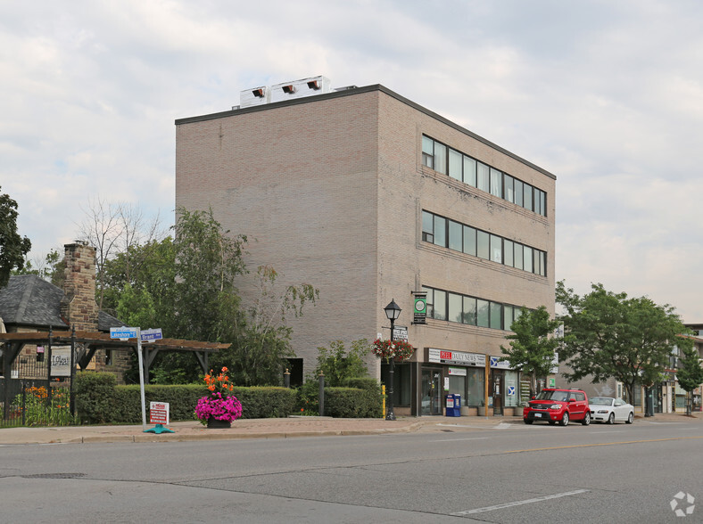 250 Lakeshore Rd E, Mississauga, ON for lease - Primary Photo - Image 1 of 4