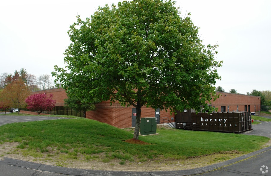 100 Griffin Brook Park Dr, Methuen, MA for lease - Building Photo - Image 3 of 4