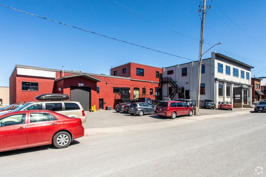 145 Spruce St, Ottawa, ON à louer - Photo du bâtiment - Image 3 de 5