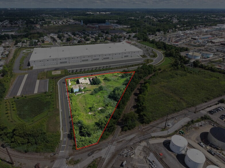 650 Penn St, Marcus Hook, PA à vendre - Photo du bâtiment - Image 1 de 2