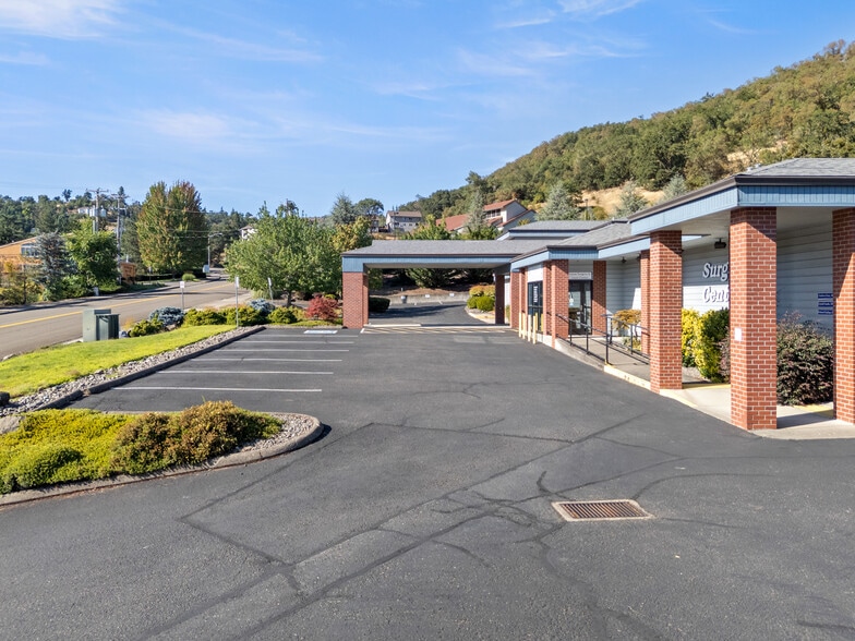 2435 NW Kline St, Roseburg, OR for lease - Building Photo - Image 2 of 17