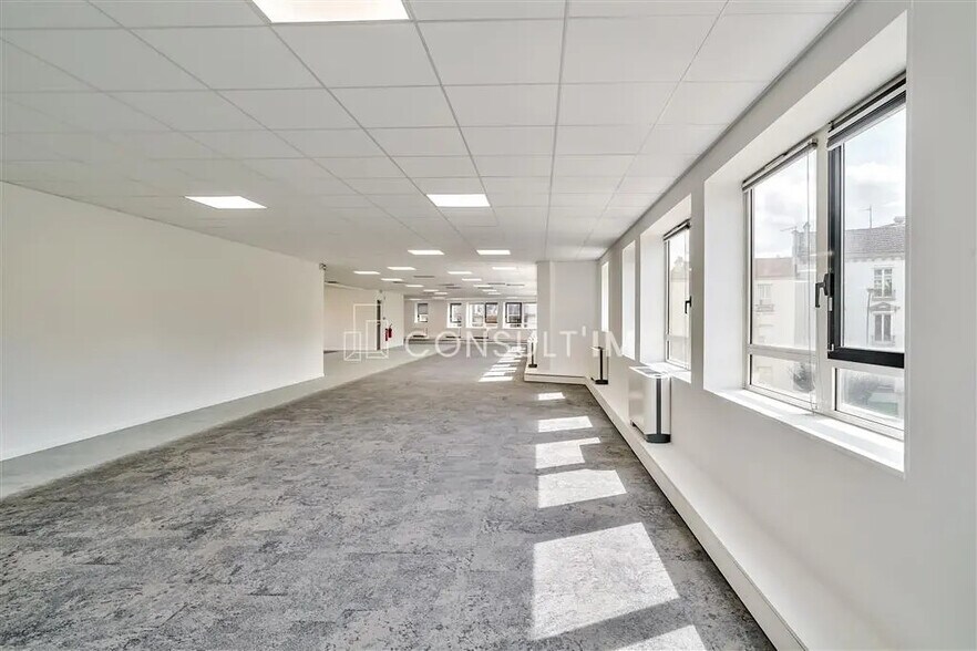 Bureau dans Issy-les-Moulineaux à louer - Photo du bâtiment - Image 2 de 9