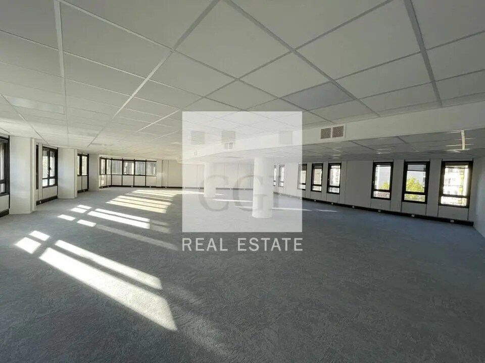 Office in Grenoble for lease Interior Photo- Image 1 of 12