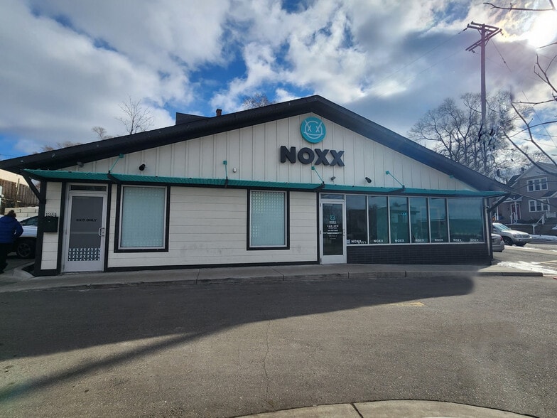 1234 Plainfield Ave, Grand Rapids, MI à vendre - Photo du bâtiment - Image 2 de 6