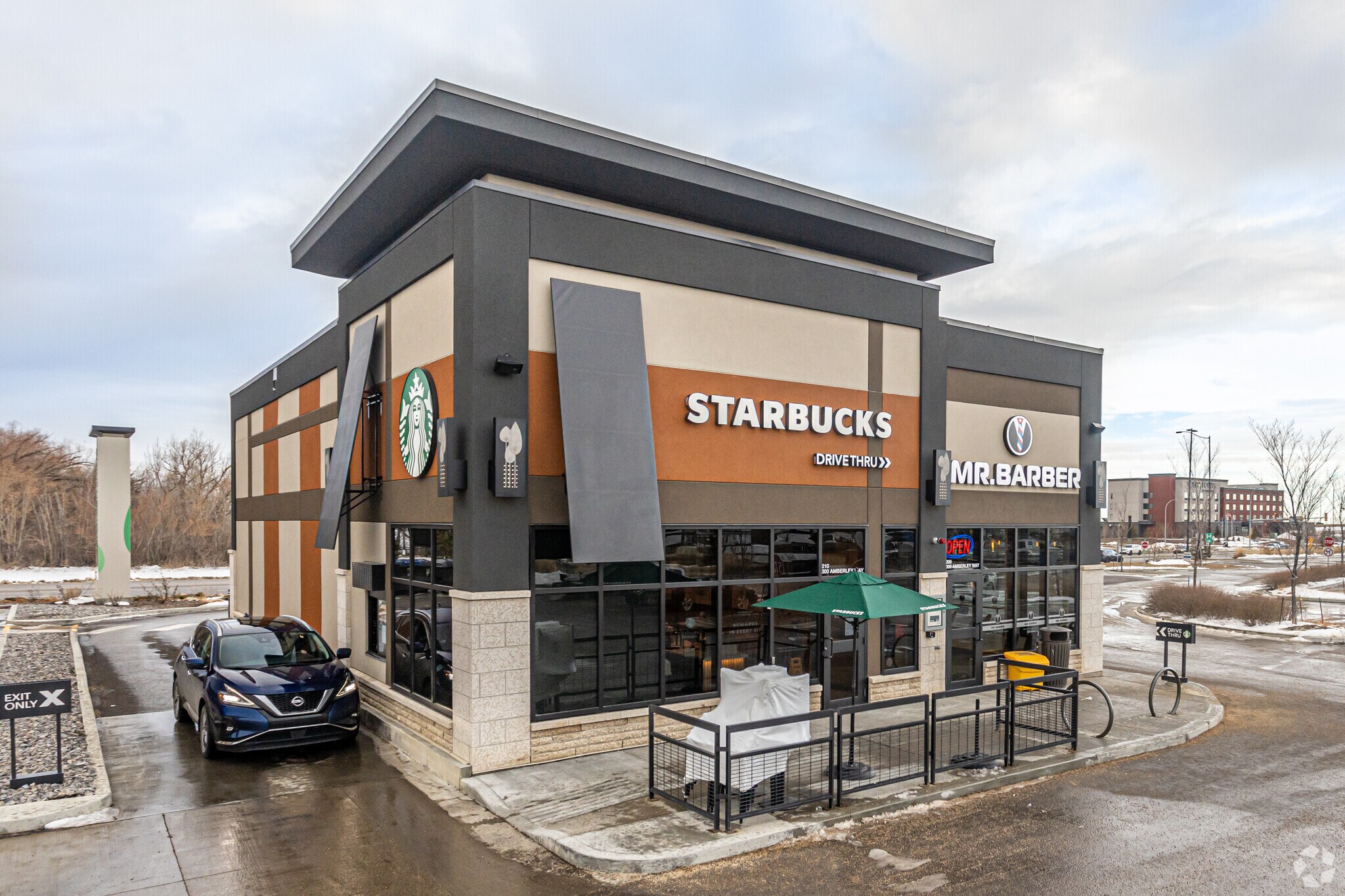 5000 Emerald Dr, Sherwood Park, AB à vendre Photo principale- Image 1 de 1