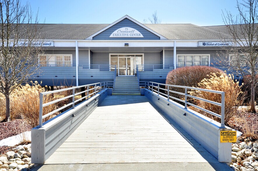 75 Berlin Rd, Cromwell, CT à louer - Photo du bâtiment - Image 2 de 45