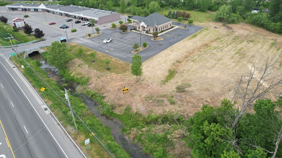 3571 Niagara Falls Blvd, North Tonawanda, NY à vendre - Photo du bâtiment - Image 1 de 4