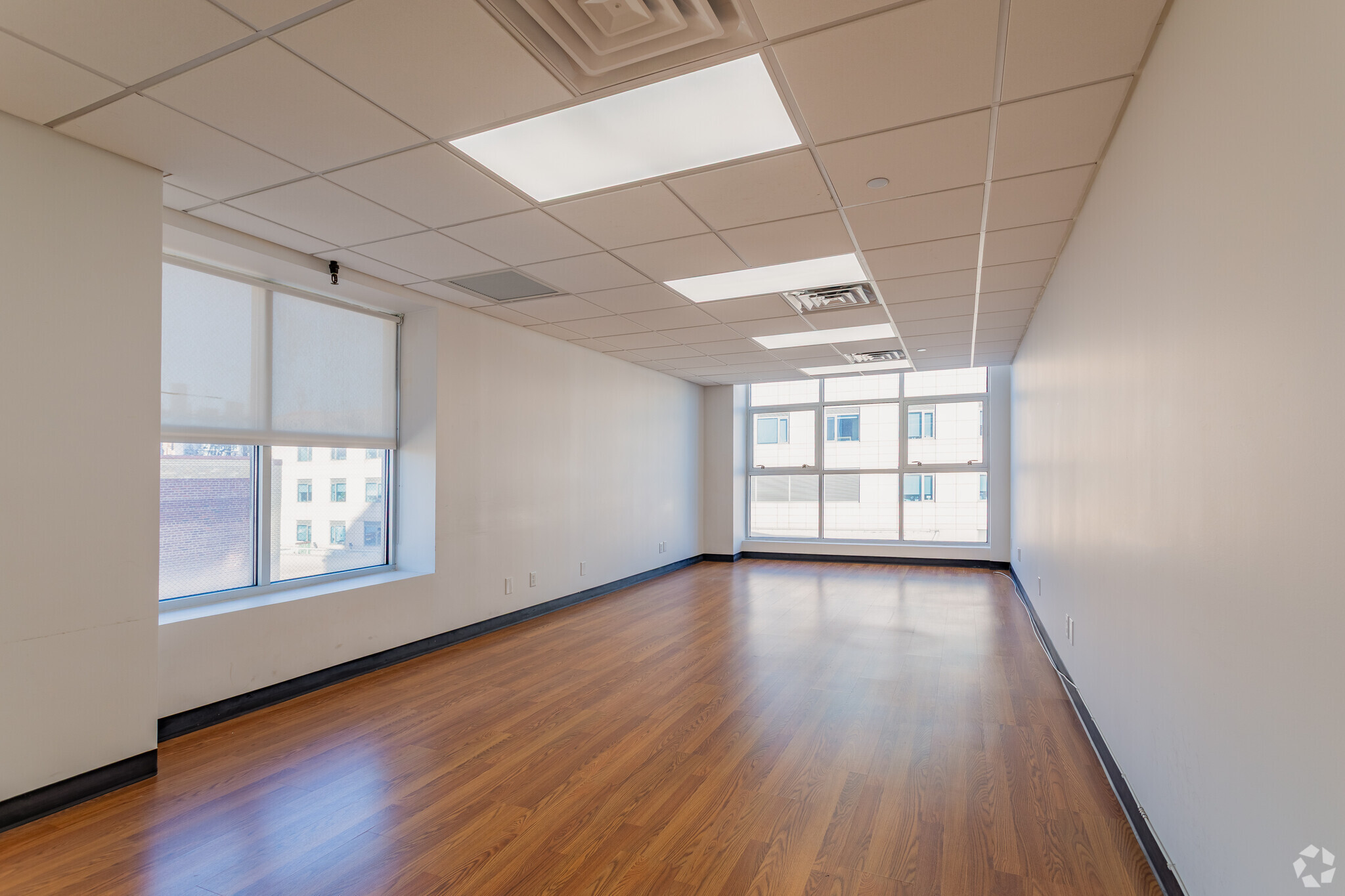 136-18 39th Ave, Flushing, NY à louer Photo intérieure- Image 1 de 1