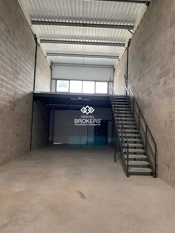 Flex in Voiron for lease Interior Photo- Image 1 of 5