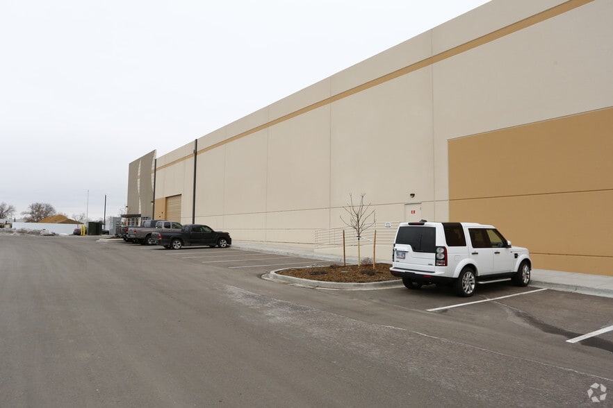 8020 Steele St, Denver, CO for lease - Building Photo - Image 2 of 3