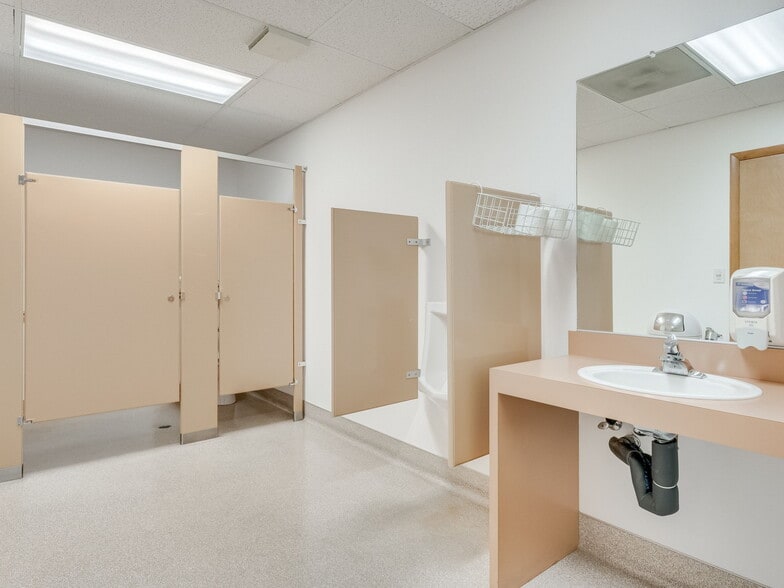 2275 NE McDaniel Ln, Mcminnville, OR à louer - Photo du bâtiment - Image 2 de 45