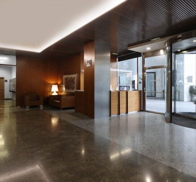 Bureau dans València, Valencia à louer - Photo du bâtiment - Image 2 de 7