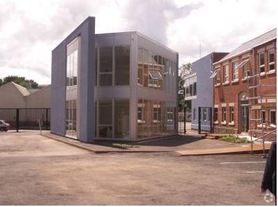 Sandy Ln, Coventry à vendre - Photo du bâtiment - Image 3 de 3