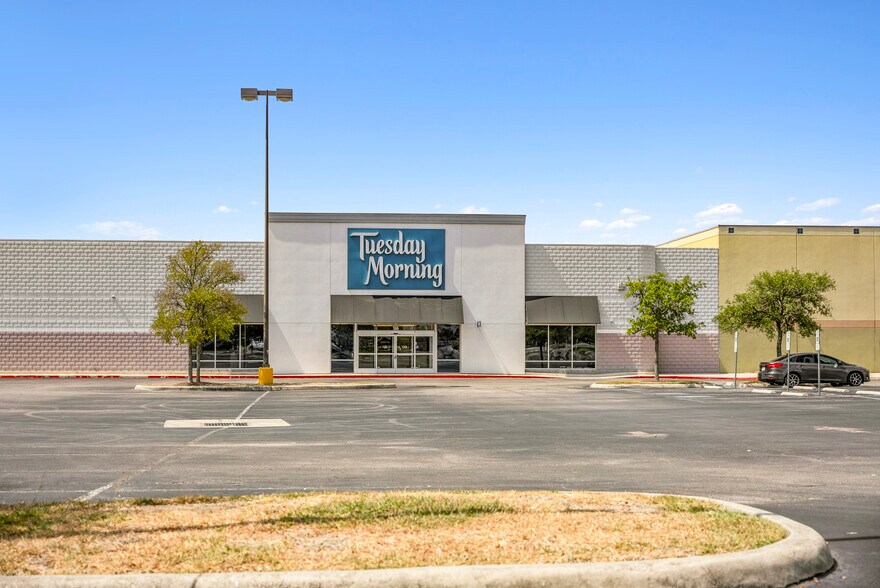 8421 Hwy 281, San Antonio, TX à louer - Photo du bâtiment - Image 3 de 5