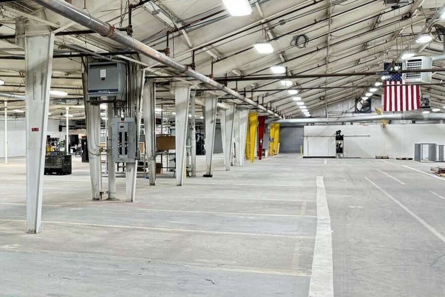 831 S Columbus Ave, Newton, KS for sale - Building Photo - Image 3 of 11