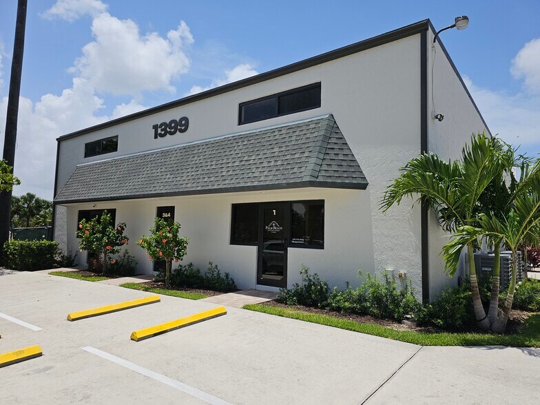 1399 N Killian Dr, Lake Park, FL à louer - Photo du bâtiment - Image 2 de 4