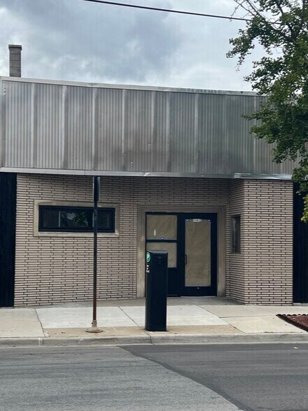 11412 S Michigan Ave, Chicago, IL à louer - Photo du bâtiment - Image 2 de 15