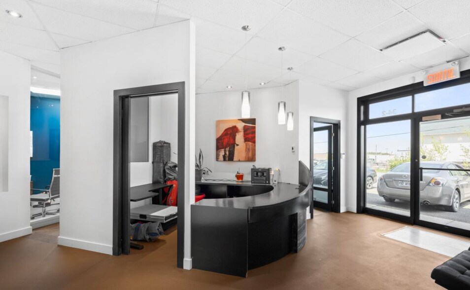 34-36 Rue Saint-Jude S, Granby, QC for lease - Interior Photo - Image 2 of 9