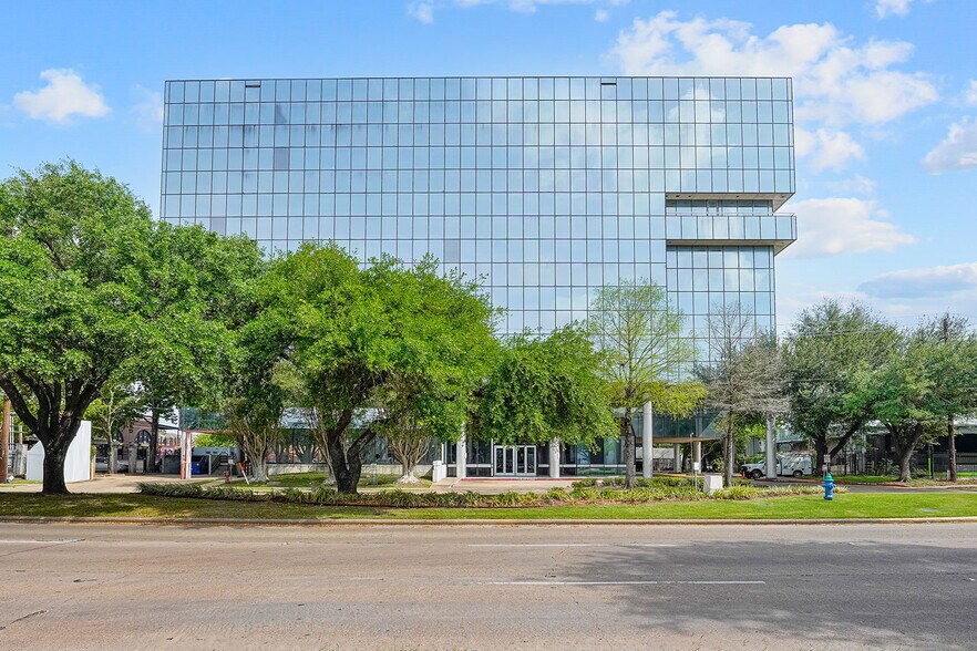 6222 Richmond Ave, Houston, TX à vendre - Photo du bâtiment - Image 2 de 17