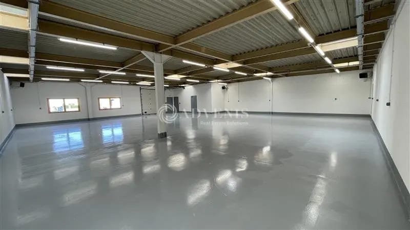 Flex in Croissy-Beaubourg for lease Interior Photo- Image 1 of 12