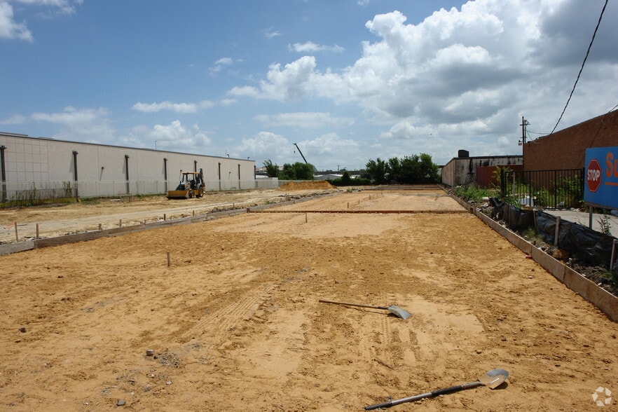 11456 Harry Hines Blvd, Dallas, TX for sale - Building Photo - Image 2 of 16