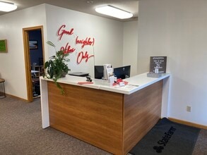 1324 W Clairemont Ave, Eau Claire, WI à louer Photo intérieure- Image 2 de 7