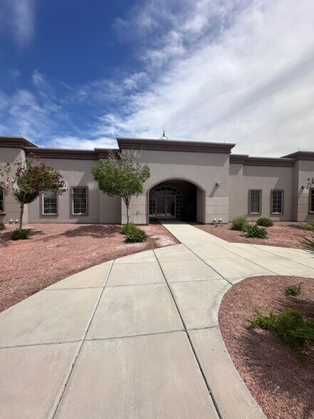 8625 S Eastern Ave, Las Vegas, NV à vendre - Photo du bâtiment - Image 2 de 10