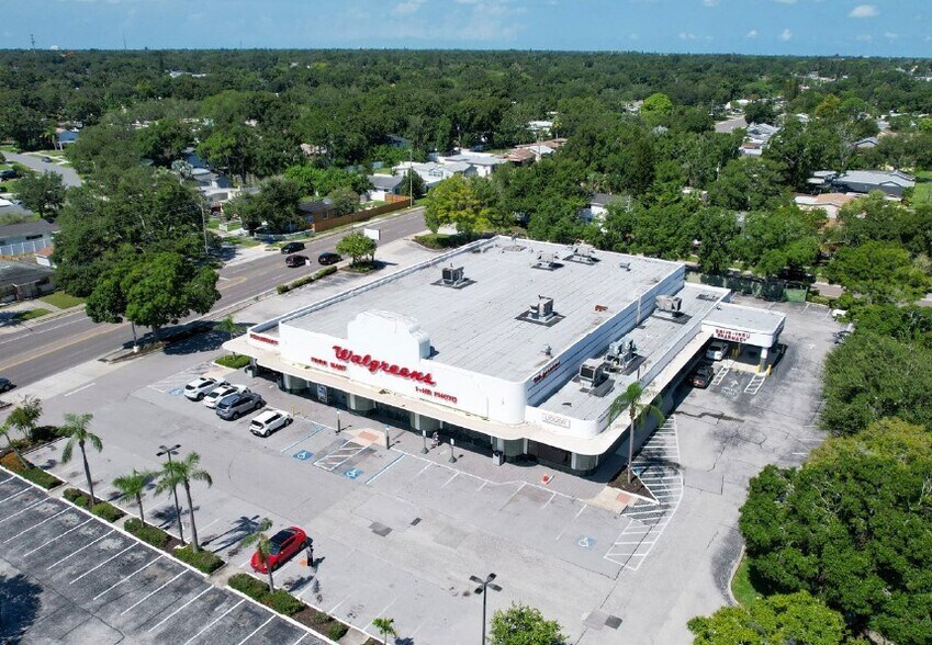 5420 Dr Martin Luther King Jr St N, Saint Petersburg, FL à vendre - Photo du bâtiment - Image 2 de 6