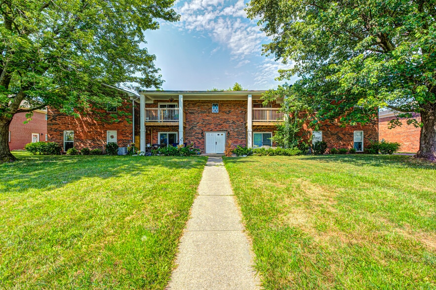 622 Wooddale Ter, Greenwood, IN for sale - Building Photo - Image 1 of 3