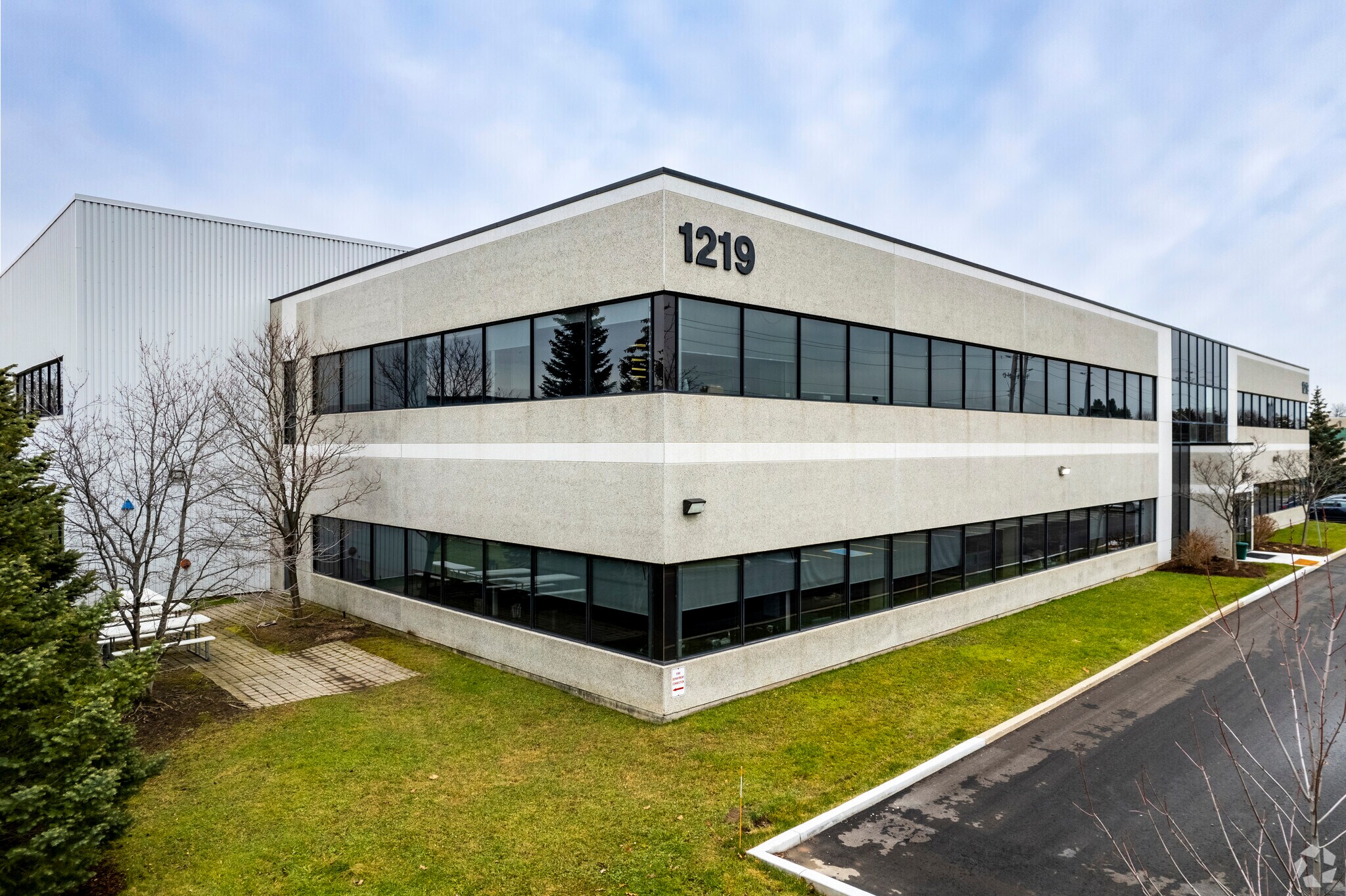 1219 Corporate Dr, Burlington, ON for lease Primary Photo- Image 1 of 7