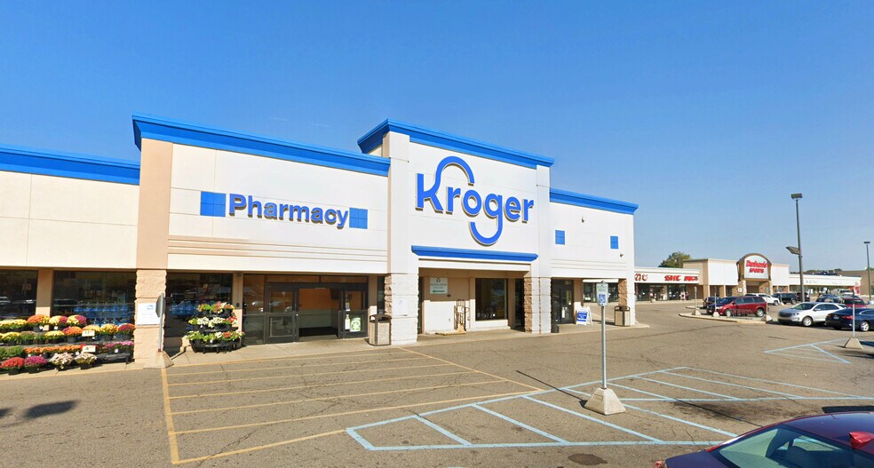 26013-26127 Hoover Rd, Warren, MI for lease - Building Photo - Image 1 of 8