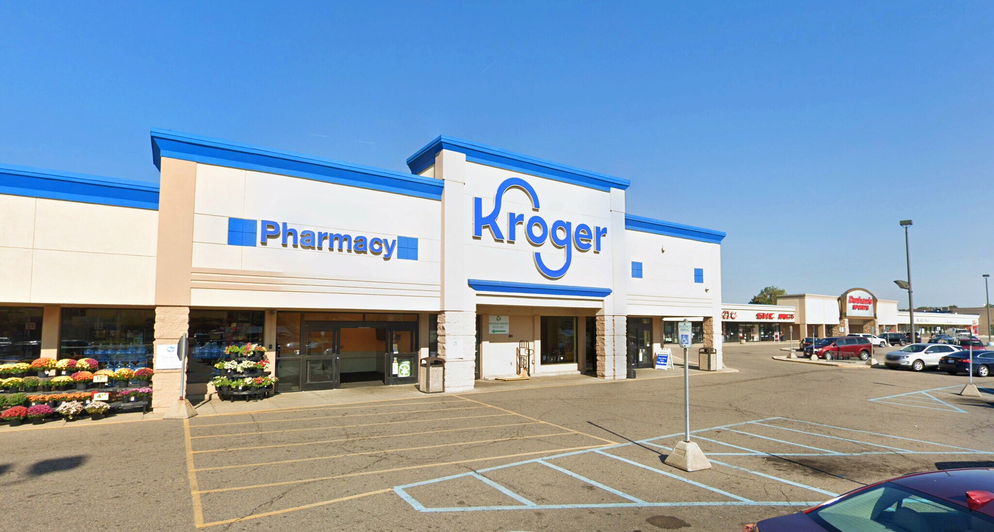 26013-26127 Hoover Rd, Warren, MI for lease Building Photo- Image 1 of 9