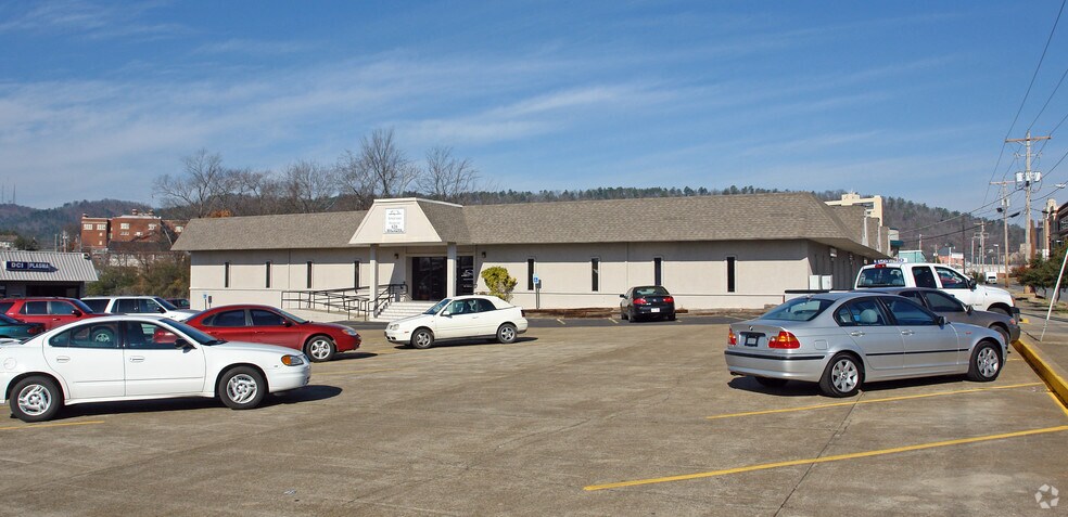 624 Malvern Ave, Hot Springs, AR à louer - Photo principale - Image 2 de 4