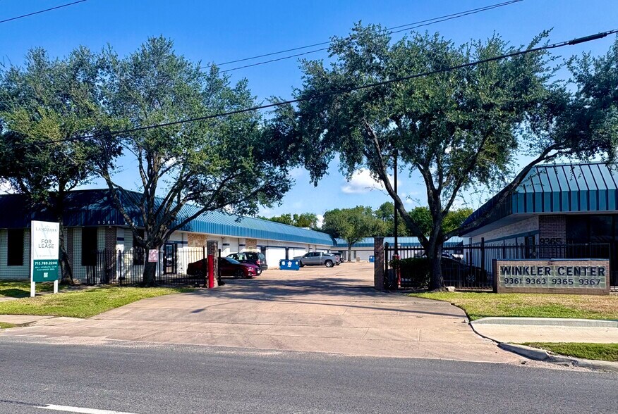 9361 Winkler Dr, Houston, TX à louer - Photo du bâtiment - Image 1 de 12