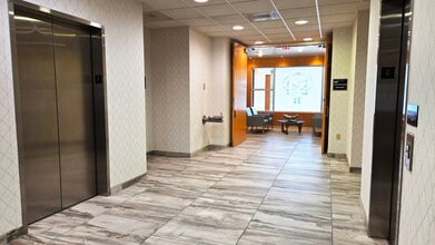 8315 Cantrell Rd, Little Rock, AR for lease Interior Photo- Image 1 of 4