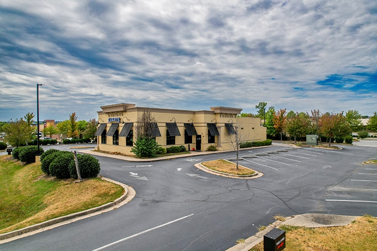 Turk-key Restaurant Portfolio portfolio of 3 properties for sale on LoopNet.ca - Primary Photo - Image 3 of 3