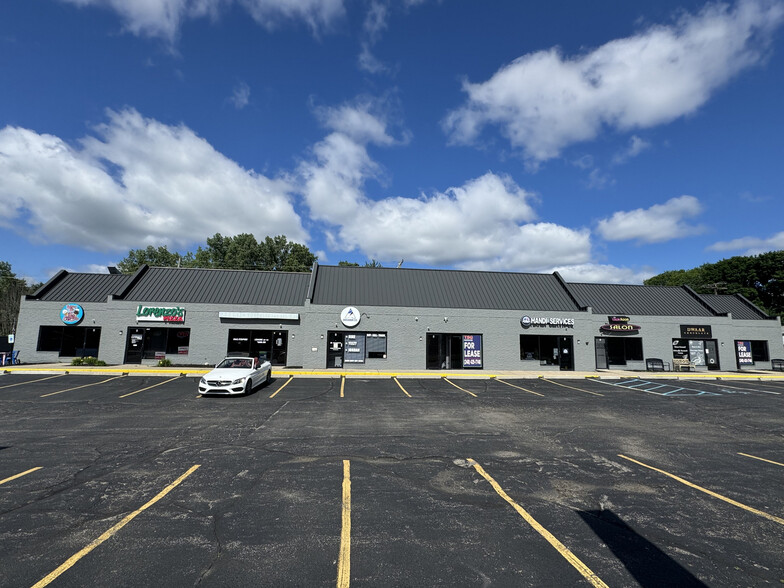 2038 Cass Lake Rd, Keego Harbor, MI for lease - Building Photo - Image 1 of 1