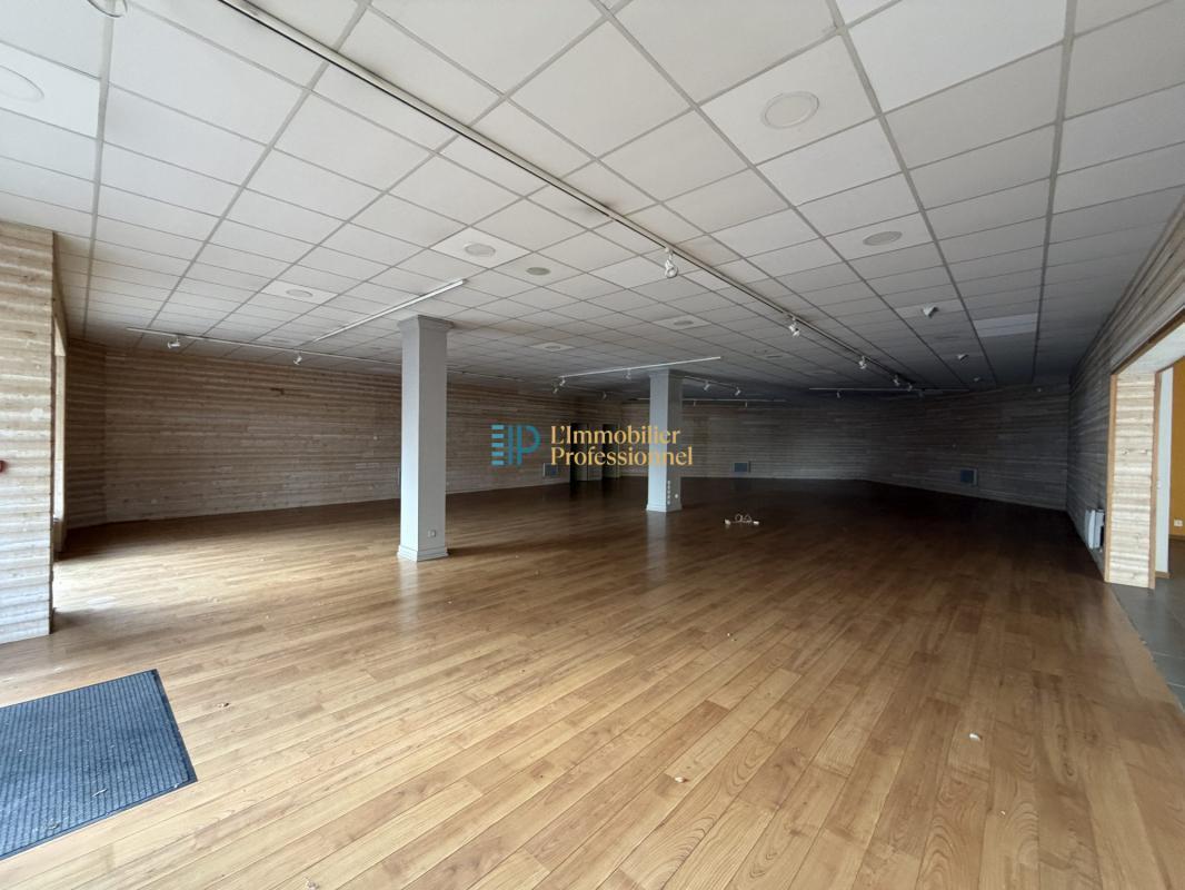 Retail in Lorient for sale Building Photo- Image 1 of 5