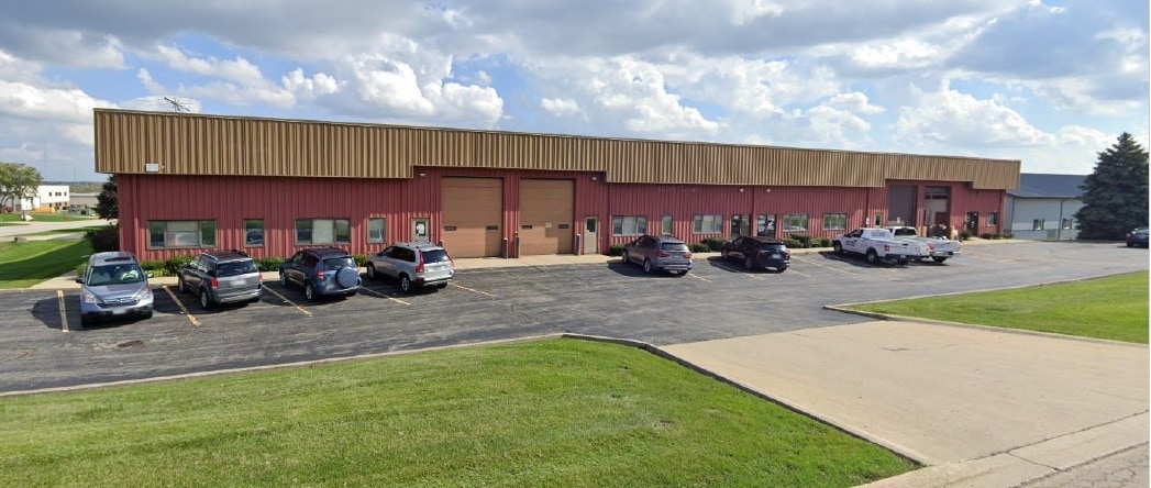 695 Sundown Rd, South Elgin, IL for lease Primary Photo- Image 1 of 3