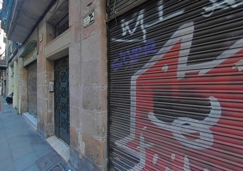 Immeuble residentiel dans Barcelone, Barcelona à vendre - Photo du bâtiment - Image 2 de 3