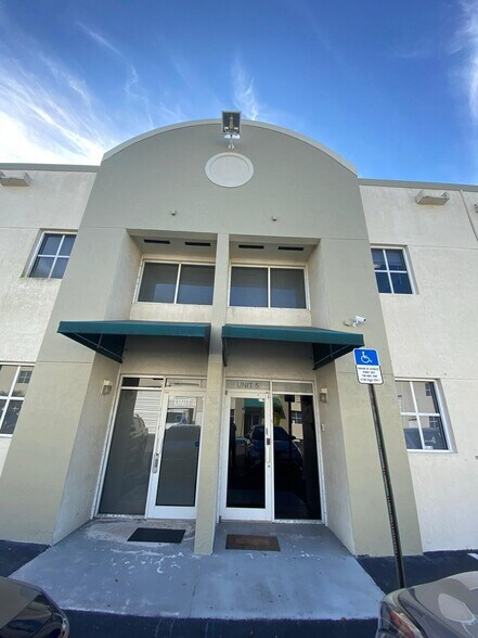 5930 NW 99th Ave, Miami, FL for lease - Building Photo - Image 2 of 5
