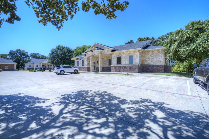 1821 Precinct Line Rd, Hurst, TX for lease - Building Photo - Image 3 of 39