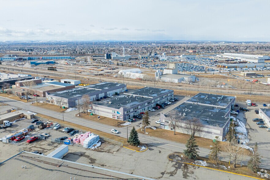 7003 30th St SE, Calgary, AB à louer - Aérien - Image 3 de 4