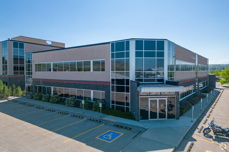 1111 57th Ave NE, Calgary, AB à louer - Photo du bâtiment - Image 3 de 3