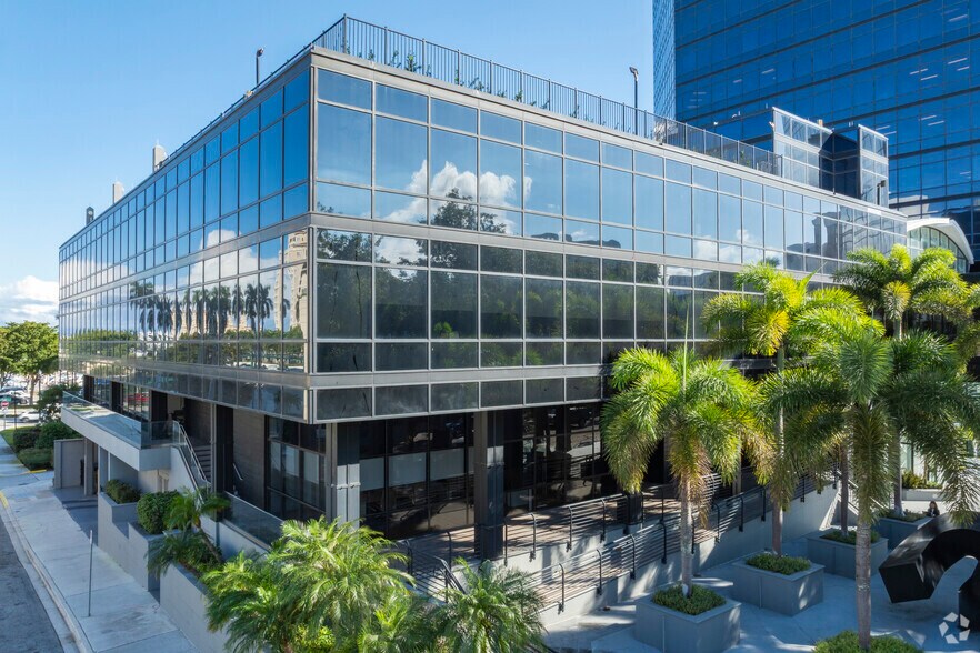 515 N Flagler Dr, West Palm Beach, FL à louer - Photo du bâtiment - Image 2 de 18