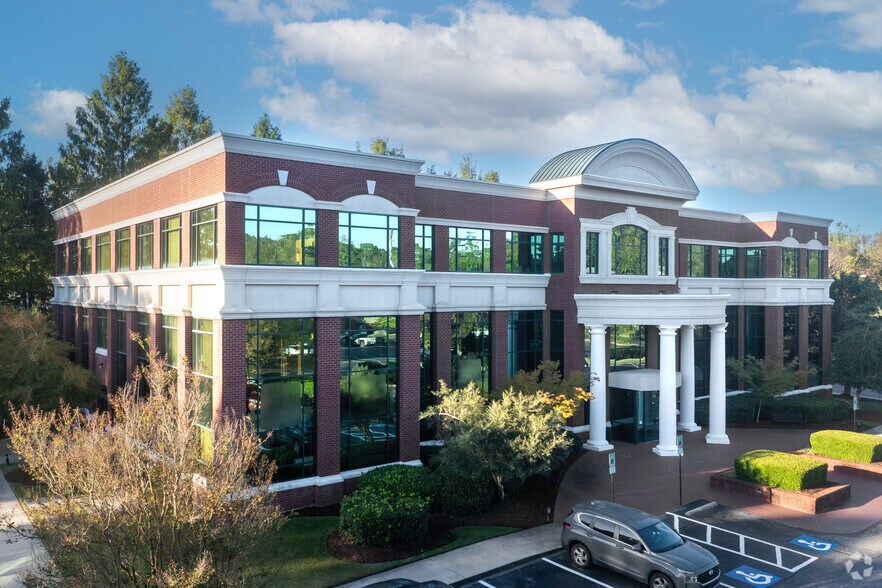 1822 E Highway 54, Durham, NC à louer - Photo du bâtiment - Image 1 de 16