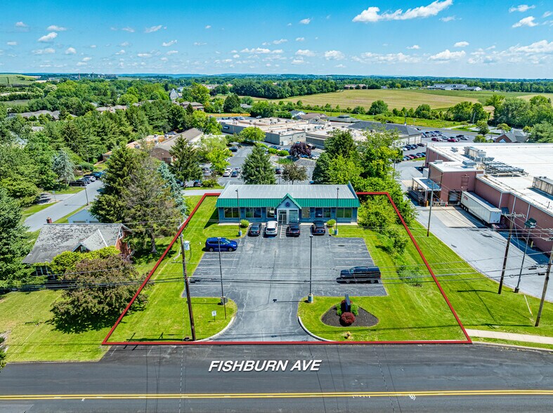 867 Fishburn Rd, Hershey, PA à louer - Photo du bâtiment - Image 1 de 7